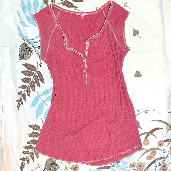 Energie Tops - Beautiful vintage medium energie coral ribbed Henley top 🌷